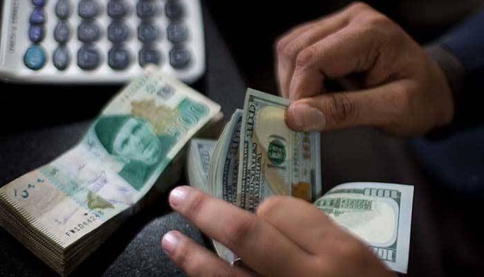 ڈالر کی قیمت ایک مرتبہ پھر بے قابو