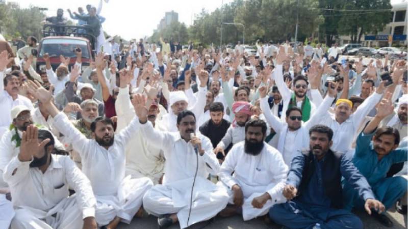 سرکاری ملازمین کی تنخوا ہوں میں اضافے کا مطالبہ منظور، احتجاج ختم