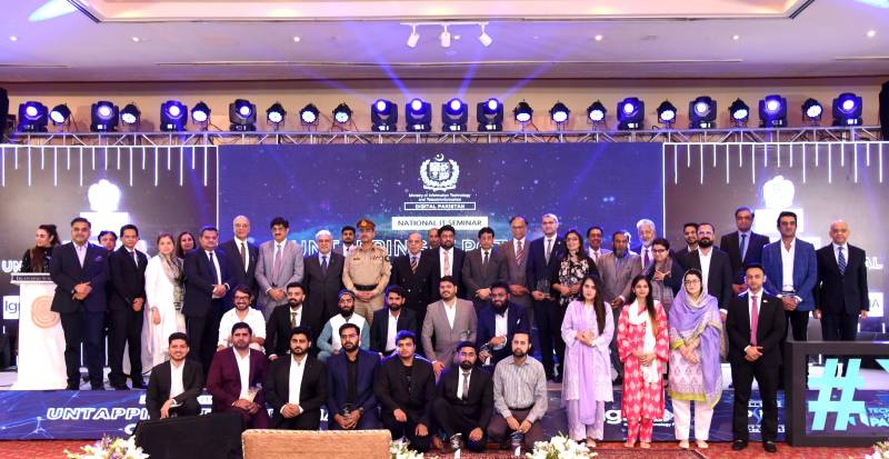 وزیراعظم کا آئی ٹی برآمدات کو 25 ارب ڈالر تک لے جانے کا عزم