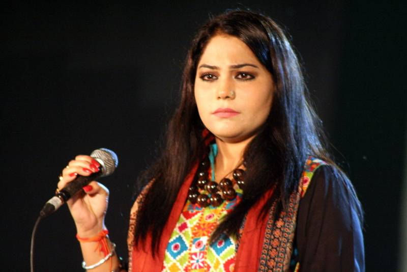 یہ بھی تشدد کرتا ہے: صنم ماروی نے تیسرے شوہر سے خلع لے لیا، تین شادی کروں یا چار میری مرضی: گلوکارہ 