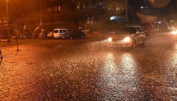 ملک کے مختلف علاقوں میں مزید بارش کا امکان، نشیبی علاقے زیر آب آنے، لینڈ سلائیڈنگ اور طغیانی کو خطرہ