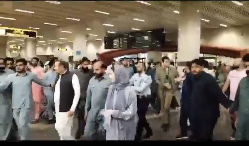 مریم نواز ایک ماہ بعد دبئی سے وطن واپس پہنچ گئیں 