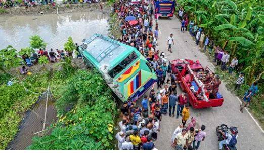 بنگلہ دیش، مسافروں سے بھری بس کو حادثہ, 17 افراد جان کی بازی ہار گئے