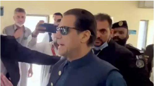 عمران خان کو ڈھیٹ کہنے پر نجی چینل نے اپنے رپورٹر کو معطل کردیا 