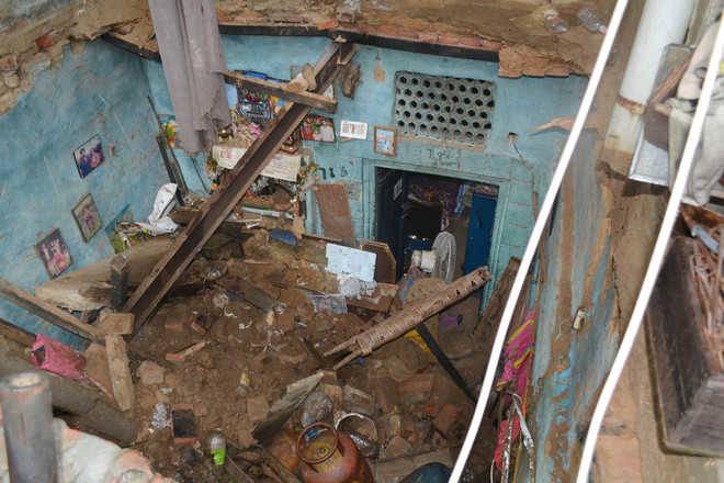 شکارپور میں دیوار گرنے سے تین کمسن بہنیں جاں بحق