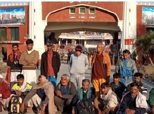  بھارت کی جیلوں سے رہائی پانیوالے 13 پاکستانی ماہی گیر ایدھی فاؤنڈیشن کے حوالے 
