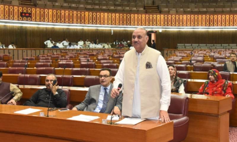 پی ٹی آئی پر پابندی ،عمران خان پر آرٹیکل 6 لگایا جائے، معیشت بچانا ضروری ہے، انتخابات 2 سال تک ملتوی کرنے کے حق میں ہوں، بشریٰ بی بی جادو ٹونہ کرکے فیصلے کرواتی تھی: راجہ ریاض