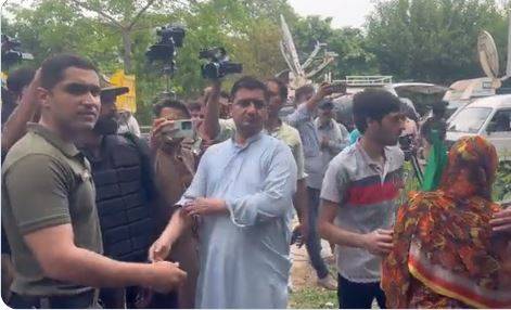 عمران خان کی گرفتاری کے خلاف زمان پارک میں احتجاج کرنے والے 25 پی ٹی آئی کارکن گرفتار 