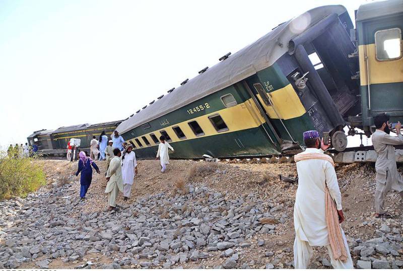 نواب شاہ میں ٹرین حادثہ، 18گھنٹےبعد ڈاؤن ٹریک بحال