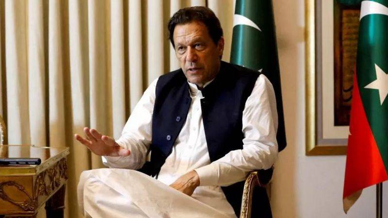 مردم شناس نہیں، ایک وقت میں سب سے جنگ، ضعیف العقیدہ، بہت زیادہ بولنا اور بے وفائی ، عمران خان ان 5 برائیوں پر قابو پالیں تو دوبارہ وزیر اعظم بن سکتے ہیں: سینئر صحافی