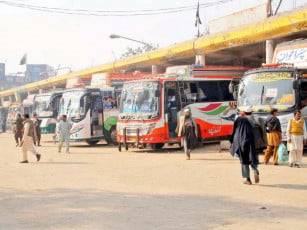 پیٹرولیم مصنوعات کی قیمتوں میں اضافہ،  ٹرانسپورٹرز نے بھی کرائے بڑھا دیے