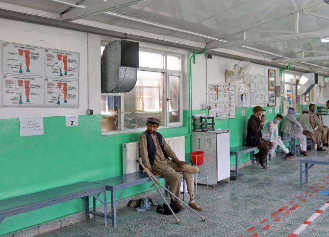 افغانستان میں ریڈ کراس کا 25 ہسپتال بند کرنے کا فیصلہ