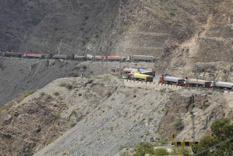 پاک افغان بارڈر تیسرے روز بھی بند، ڈالر اور چینی سمگلر پریشان 