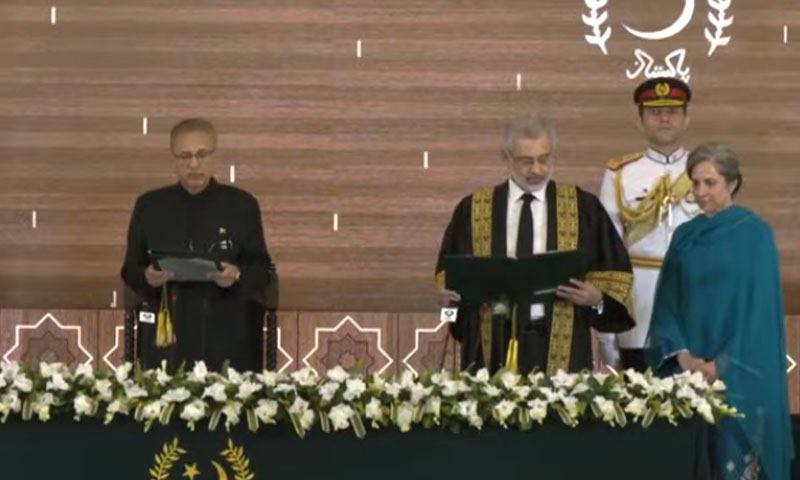 جسٹس قاضی فائز عیسیٰ نے 29 ویں چیف جسٹس آف پاکستان کی حیثیت سے حلف اٹھا لیا