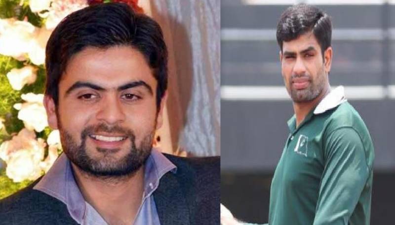 قومی کرکٹر احمد شہزاد نےارشد ندیم کو دس لاکھ کا چیک دے دیا