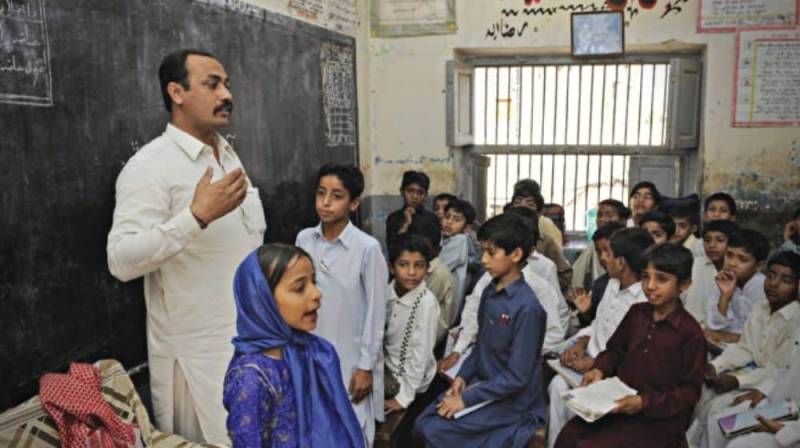 نگران وزیر اعلیٰ سندھ کا سرکاری سکولوں میں ایک سال سے غیر حاضر اساتذہ کی برطرفی کا حکم