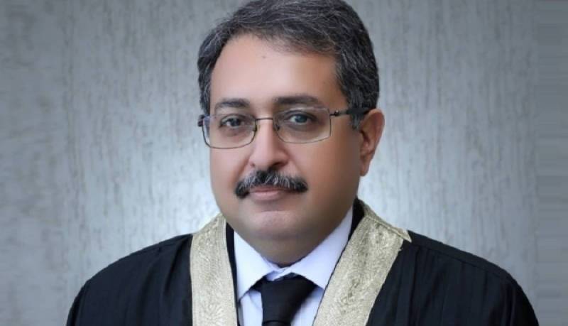 چیئر مین پی ٹی آئی کی جیل میں سیکیورٹی کا معاملہ، جو گنجائش ہے اور جو کچھ عدالت کر سکتی ہے اس پر میں آرڈر کروں گا: جسٹس عامر فاروق