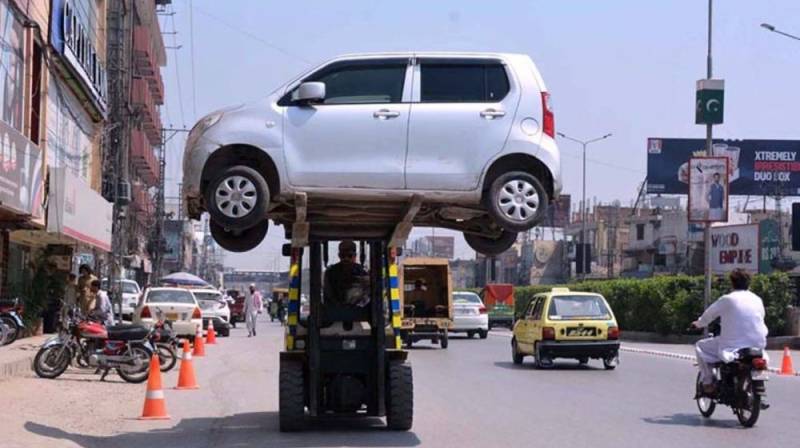 لاہور ہائیکورٹ کا غلط جگہ پارکنگ پر 5 ہزار اور گھر میں گاڑی دھونے پر 3 ہزار جرمانہ کرنے کا حکم 