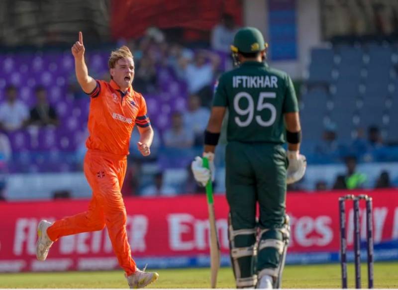 ورلڈ کپ: پاکستانی بیٹنگ لائن فلاپ ، نیدر لینڈ کو فتح کیلئے 287 رنز کا ہدف