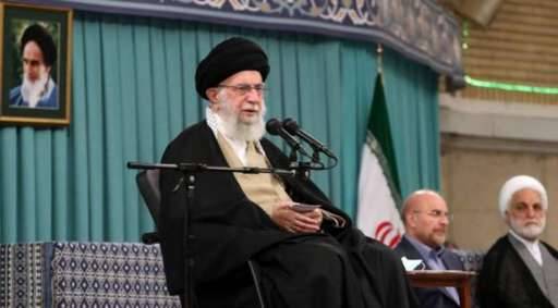 اسرائیل پر حملہ کرنے والے مجاہدین کے ہاتھ چومتے ہیں : ایرانی رہبر اعلیٰ 