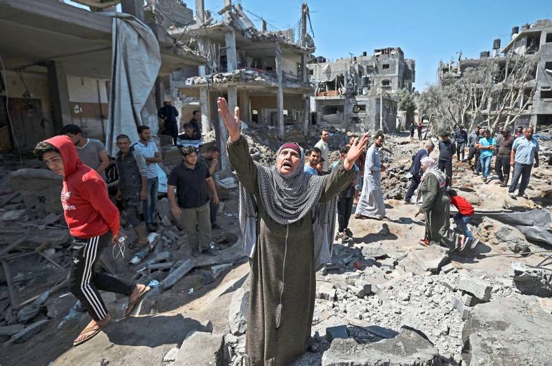 اسرائیل کے غزہ پر جارحانہ حملے جاری، عبادت گاہیں اور ہسپتال بھی محفوظ نہیں، 4 ہزار 300 سے زائد فلسطینی شہید