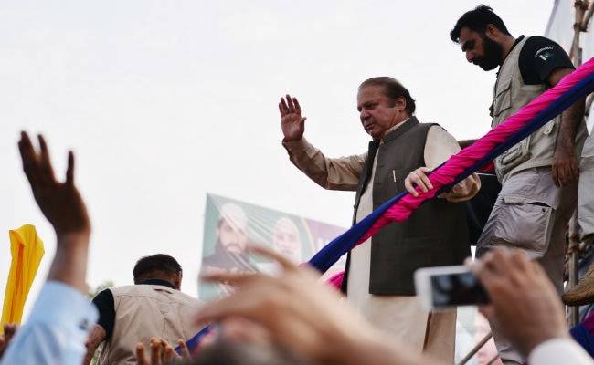 نوازشریف کے استقبال کیلئے مینار پاکستان میں جلسے کی تیاریاں مکمل، کارکنوں کی قافلوں کی صورت میں آمد جاری 