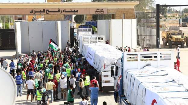 مصر کی رفح کراسنگ کھل گئی، غزہ میں امدادی ٹرک داخل ہونا شروع