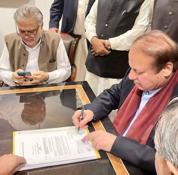 قائد ن لیگ نوازشریف مینار پاکستان پہنچ گئے