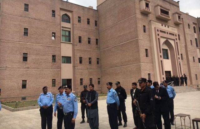توشہ خانہ کیس: سابق وزیر اعظم احتساب عدالت میں پیش