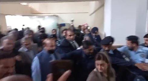 نواز شریف 18 گاڑیوں کے قافلے میں اسلام آباد ہائی کورٹ پہنچ گئے، وزیر اعظم کا پروٹوکول