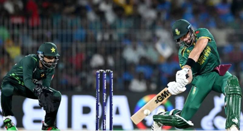 ورلڈ کپ: پاکستانی ٹیم کو مسلسل چوتھے میچ میں شکست، سیمی فائنل کی دوڑ سے باہر 