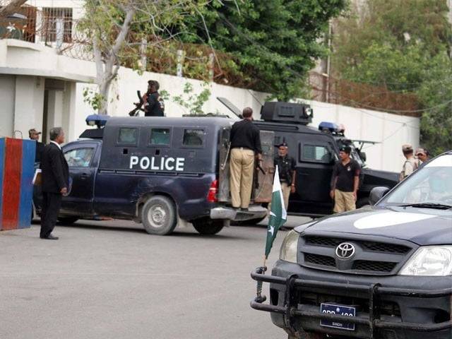کراچی میں پولیس مقابلہ، 4 ڈاکوپار
