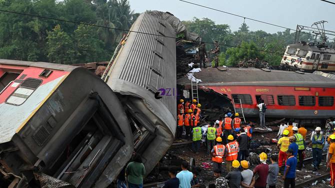 مسافر ٹرینوں میں تصادم، 13 افراد ہلاک، 50 سے زائد زخمی