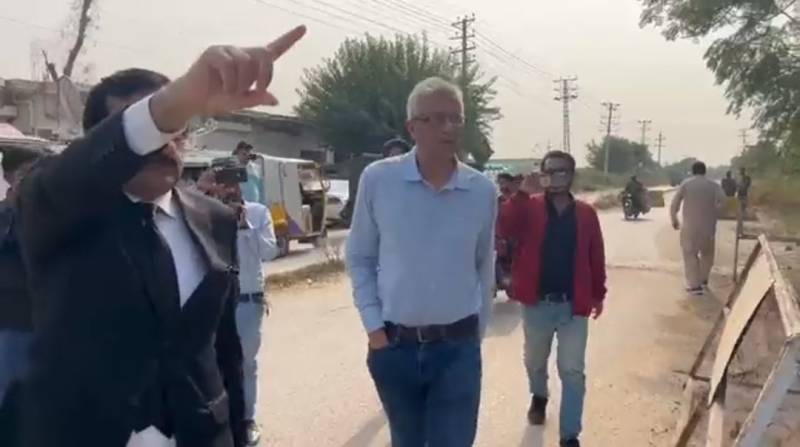 سلو پوائزننگ کی بات کرنے والے جھوٹ بول رہے ہیں، عمران خان کا معائنہ کیا ہے وہ صحت مند اور ہشاش بشاش ہیں: ڈاکٹر فیصل 