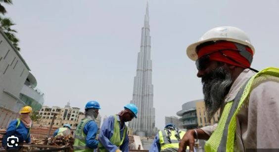 محنت کشوں کے لیے بری خبر ،امارات نے لیبر ویزے بند  کردیے، پاکستانی سفارت خانہ بری طرح ناکام  ہو گیا 