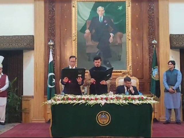 جسٹس ارشد حسین نے نگران وزیر اعلیٰ کے پی کا حلف اٹھالیا