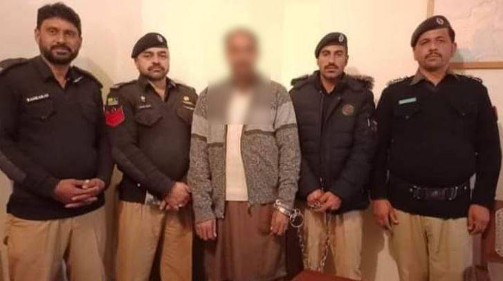 آزاد کشمیر: طالبہ سے زیادتی کے مجرم کو شہریوں کے سامنے 50 کوڑے مارنے کا حکم 