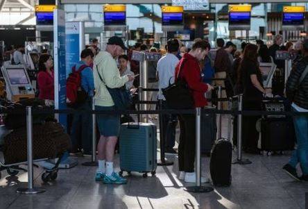 ہیتھرو ایئر پورٹ پر مسافروں کوپریشانی، پروازیں تعطل کا شکار