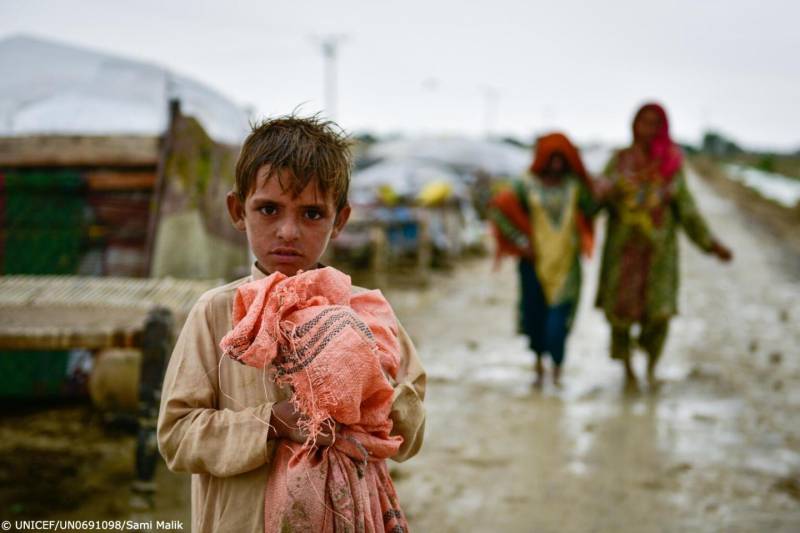 پاکستان میں ہر پانچ میں سے 1 بچہ غذائی قلت کا شکار