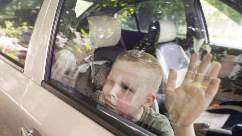 خبردار ہوشیار، بچے کو گاڑی  میں تنہا چھوڑنے پرجرمانہ 