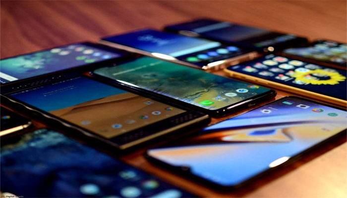  سمگل شدہ قیمتی موبائل فون پکڑے گئے ، 5 کروڑ مالیت کے ساڑھے 5 ہزار موبائل فونز برآمد 