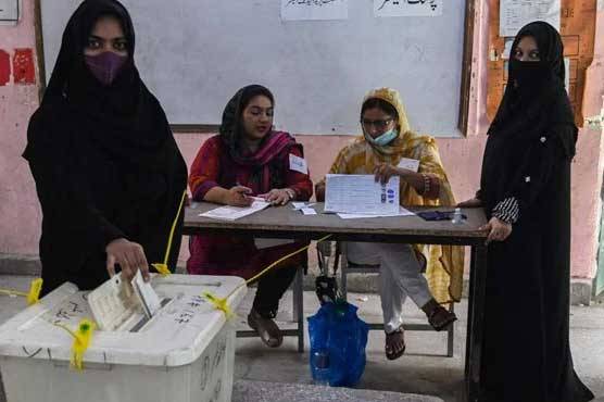 عام انتخابات کی تیاریاں ، الیکشن کمیشن نے پولنگ سٹاف کی فہرستیں مانگ لیں