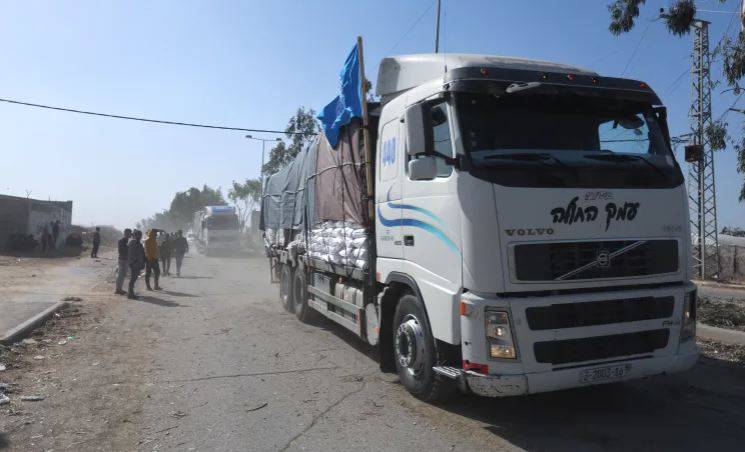  اسرائیل اور حماس کے درمیان  جنگ بندی ، 187 ٹرک امدادی سامان لے کر غزہ میں داخل