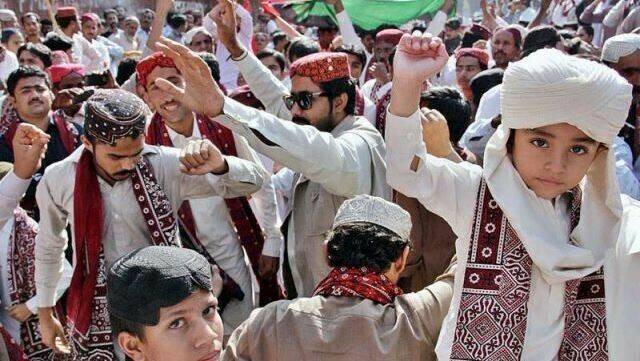  آج سندھی یوم ثقافت :بچوں، بڑوں نے سندھی ٹوپی اور اجرک پہن لی ، روایتی گیتوں پر رقص