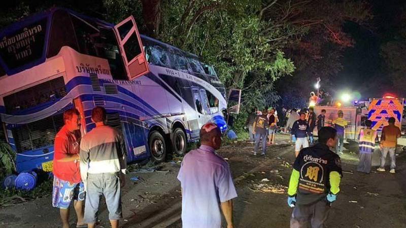 تھائی لینڈ میں ڈبل ڈیکر بس درخت سے ٹکرا گئی، 14 افراد ہلاک