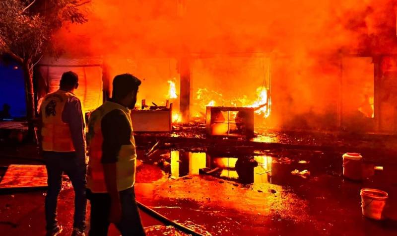 کراچی: عائشہ منزل کے قریب فرنیچر کی دکانوں میں آگ لگنے سے 3افراد جاں بحق، 2 زخمی