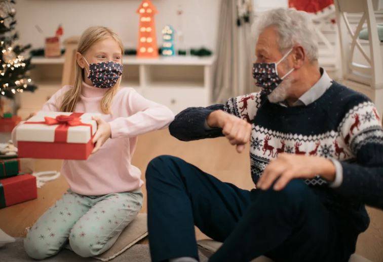ماسک پہنیں اور فاصلہ رکھیں،کرسمس پر برطانوی شہریوں کے لیے نئی پابندی 
