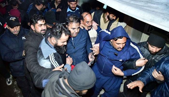 فواد چودھری کی جسمانی ریمانڈ کی استدعا مسترد، جوڈیشل ریمانڈ پر اڈیالہ جیل بھیجنے کا حکم 