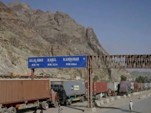 افغانستان سے جدید امریکی اسلحہ پاکستان اسمگل کرنے کی کوشش ناکام ، افغان ڈرائیور گرفتار