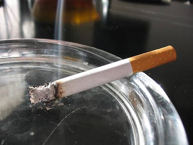   تمباکونوشی کرنے والوں کے لیے بری خبر، دماغ سکڑنے کا خطرہ بڑھ  جاتا ہے 